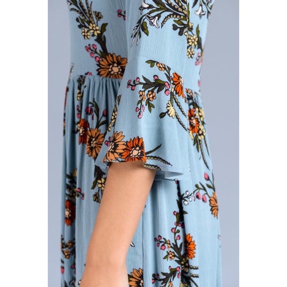 ๐3X HP๐ Blue Floral 3/4 Bell Sleeves Fit & Flare Midi Dress - Picture 5 of 5